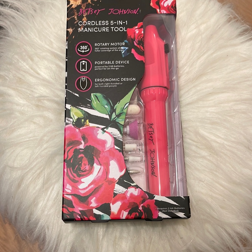 Betsey Johnson Cordless 5 in 1 manicure 💅 tool